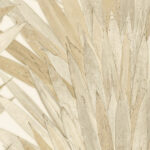 Decoratief behang van Arte uit de Abanico-collectie met een patroon van waaiervormige, natuurlijke bladvormen in beige en zandtinten.