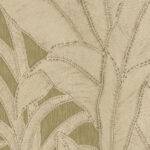Beige Arte behang Botanic 64500 met een geborduurd bladpatroon op een groene achtergrond.