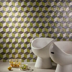 Moderne ruimte met Arte Cubic behang in 3D-blokkenpatroon en twee witte designstoelen.