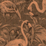 Illustratie van Andino-flamingo’s tussen weelderige tropische bladeren op gestructureerd behang.