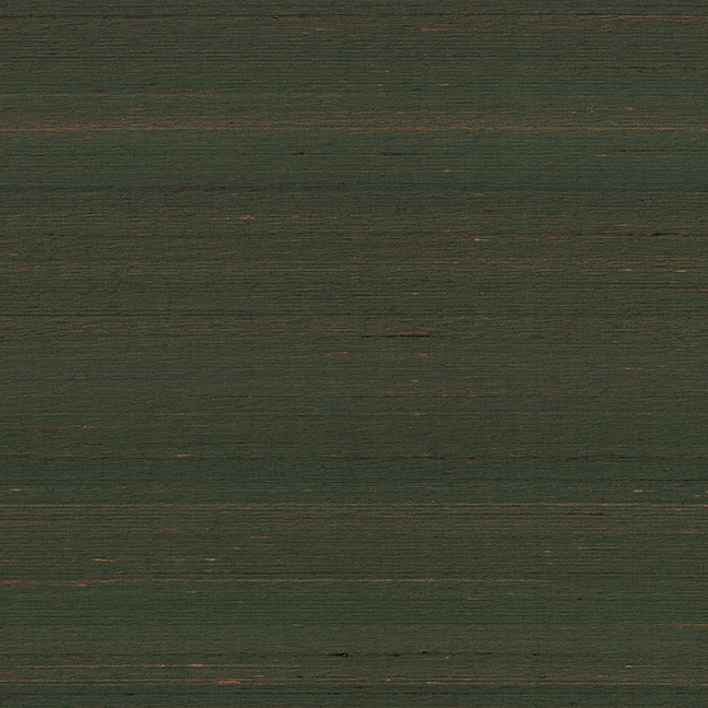 Donkergroen behang met een subtiele horizontale textuur uit de Arte Kami Dupion 87210 collectie.