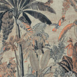 Tropisch kunstbehang uit de Arte Milk & Honey collectie met planten, vogels en insecten in een gedetailleerde vintage stijl.
