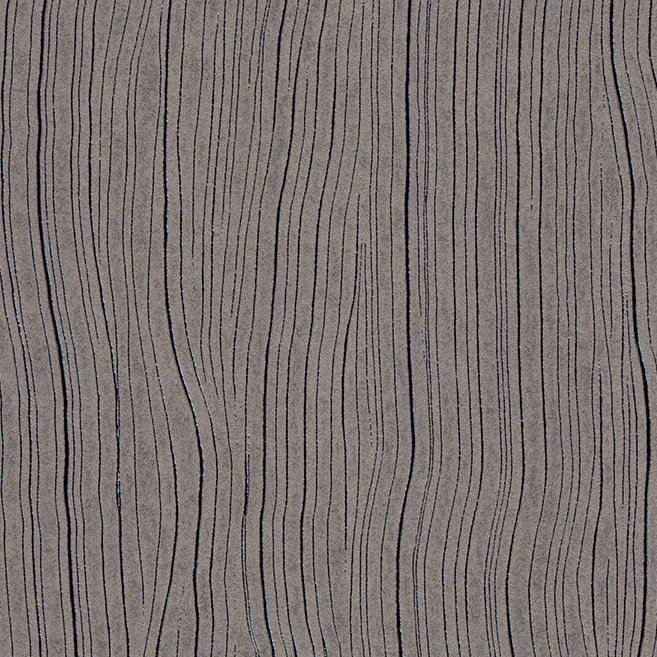 Grijs Arte behang uit de Timber-collectie met een patroon van golvende, verticale houtnerflijnen.