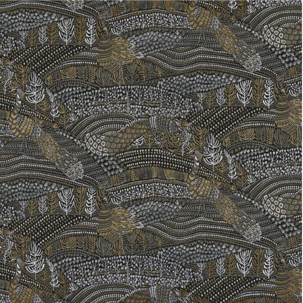 Decoratief behang uit de CASAMANCE Blossom EDEN collectie met goudkleurige pauwen en gestileerde natuurpatronen in zwart, wit en brons.