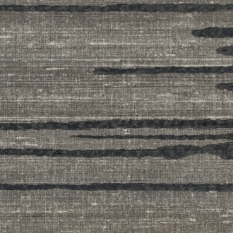 Grijs Elitis behang uit de Kari VP 930 80 collectie met horizontale, donkere strepen en een textielachtige structuur.