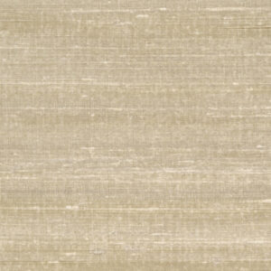 Beige Elitis Kosa Silk behang met een subtiele, zijdeachtige textuur en horizontale lijnen.