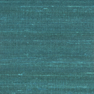 Blauwgroen Elitis Kosa silk behang met een textuur die zijde imiteert.