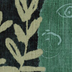 Decoratief Elitis Ulysse VP 925 03 behang met abstracte plantmotieven en getekende symbolen op een geweven groene en zwarte textuur.