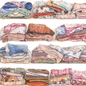 Gedetailleerde illustratie van opgestapelde, kleurrijke stoffen op planken uit het Pierre Frey behang FP319001 "L’armoire de Marguerite".