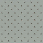 Behang met een regelmatig patroon van gestileerde bijen op een effen grijsgroene achtergrond.