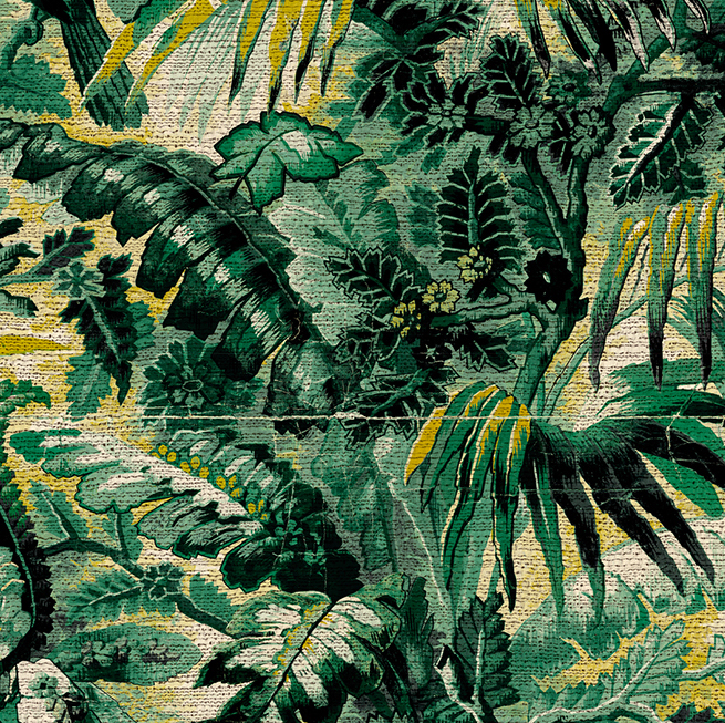 Gedetailleerd tropisch patroon van het Buningh Arte Antigua Tropicali behang in de kleur Lemony Green met groene bladeren en gele accenten.
