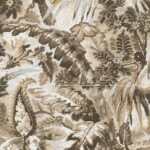 Behang met een tropisch patroon van bladeren en bloemen in bruin- en beigetinten uit de Buningh Arte Antigua Tropicali collectie.