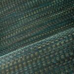 Detailopname van het Buningh Arte Geloma behang 54564 met een geweven textuur in groen- en goudtinten.