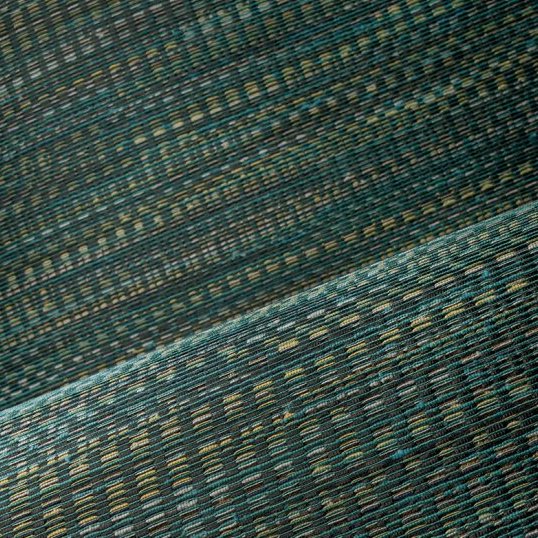Detailopname van het Buningh Arte Geloma behang 54564 met een geweven textuur in groen- en goudtinten.
