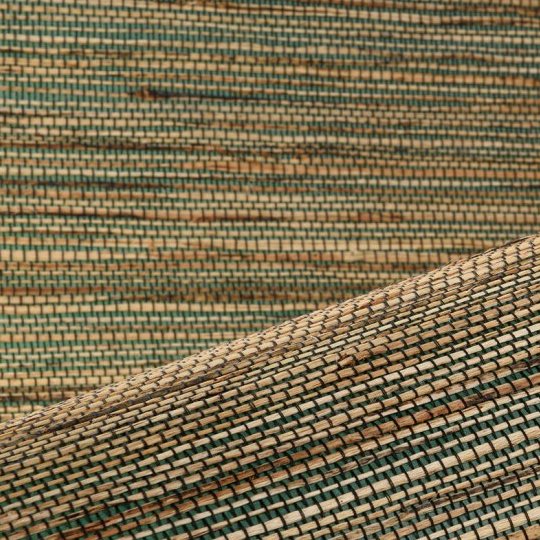 Detailopname van het geweven behang Buningh Arte Sambe 54551 in natuurlijke en groentinten.