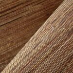Detail van het Buningh Arte Sambe 54553 behang met een geweven structuur in verschillende bruintinten.