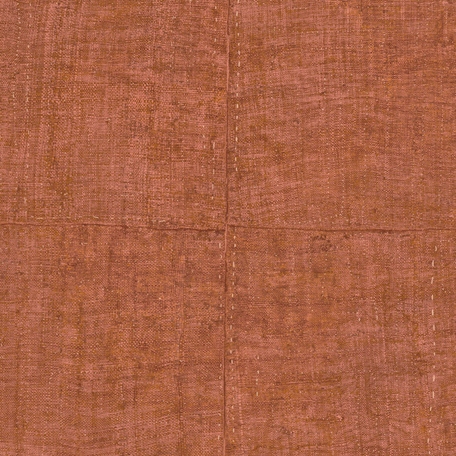 Roodbruin behang met een textielstructuur en zichtbare stiknaden uit de Amaranth Antigua collectie van Buningh Arte.