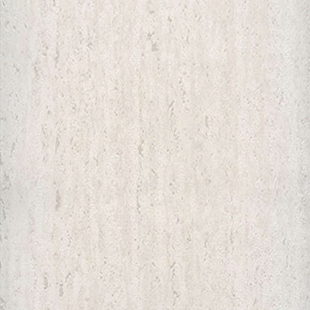 Lichtbeige Buningh Elitis Ortigia Travertin behang met een subtiele steenstructuur.
