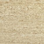 Beige Buningh Elitis Ortigia Travertin behang met een natuursteenstructuur en lichte textuur.