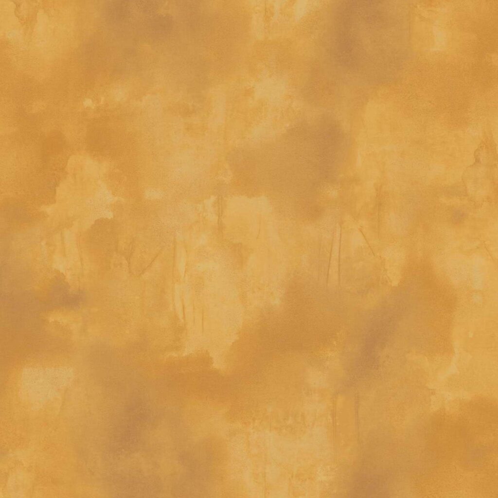 Okergeel behang met een gemarmerde, wolkerige textuur uit de Buningh Elitis Ortigia Agrigente collectie.