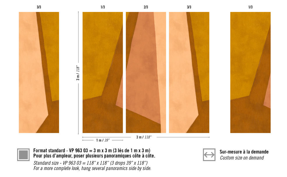 Abstract behangpatroon uit de Ortigia-collectie van Buningh Elitis met aardetinten in geometrische vormen, verdeeld over drie panelen van elk 1 meter breed en 3 meter hoog.