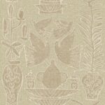 Beige behang met gestileerde tekeningen van vogels, vazen en planten uit de Buningh Elitis Paros Lin Brodés collectie.