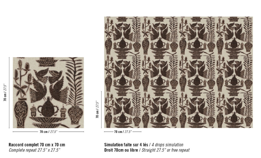 Beige Buningh Elitis Paros behang met een herhalend patroon van donkere vogels, vazen en planten.