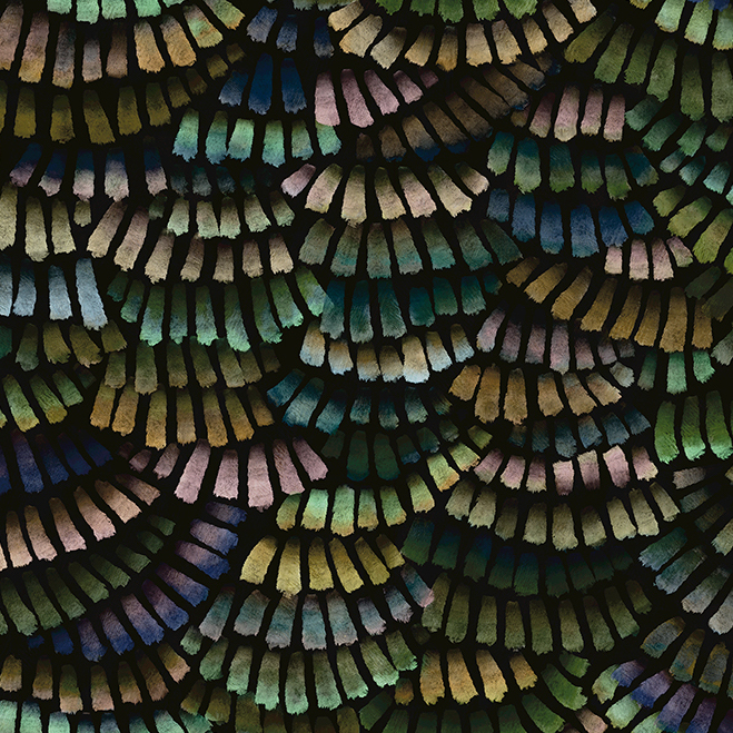 Abstract patroon van overlappende waaiervormige penseelstreken in donkere, groene en paarse tinten uit de Arte Moooi Dandelion Cranes MO4022 collectie.