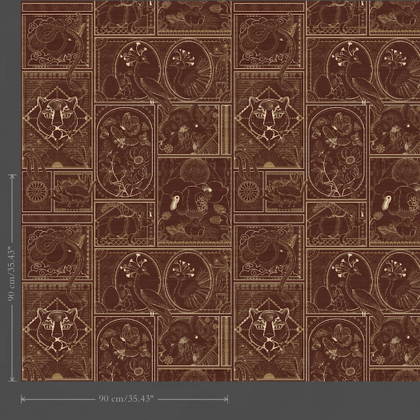 Gedetailleerd patroon op behang met gouden tijgers, florale elementen en decoratieve motieven in bruin-gouden tinten uit de Arte Moooi Golden Tiger collectie.