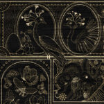 Donker decoratief patroon met gouden illustraties van een pauw, vlinders en een ram uit de Arte Moooi Golden Tiger collectie.