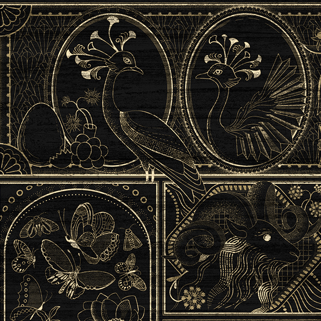 Donker decoratief patroon met gouden illustraties van een pauw, vlinders en een ram uit de Arte Moooi Golden Tiger collectie.
