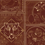 Gedetailleerd patroon van de Arte Moooi Golden Tiger MO4041 wandbekleding met een gestileerde tijgerkop, vlinders en planten op een warme bruine achtergrond.