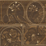 Decoratief goud patroon op donkerbruine achtergrond met illustraties van een pauw, vlinders en een ram, uit de Arte Moooi Golden Tiger collectie.