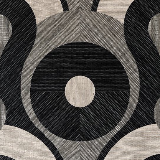 Detail van het Arte Moooi Queen Cobra behang met een geometrisch patroon in zwart en beige.