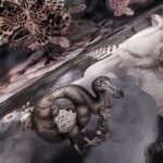 Gedetailleerd behangontwerp uit de Moooi Memento Medley collectie met een dodo, vlinders en fantasierijke natuurmotieven.