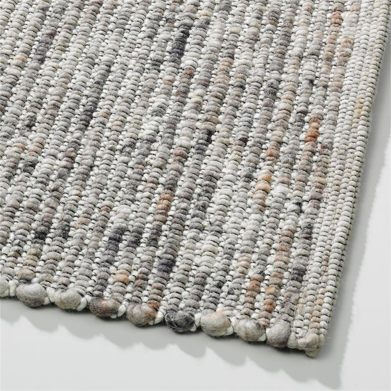 Detailopname van het Perletta vloerkleed Alp 464 met een grof geweven structuur in neutrale tinten.