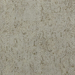 Textuur van metallic behang CA21 met een reptielachtig patroon in beige en goudtinten.
