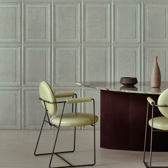 Moderne eetkamer met Cassetta1-HFSO-2 wandpanelen, een ovale marmeren tafel en designstoelen.