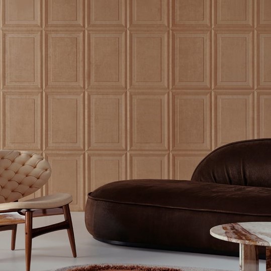 Moderne zithoek met een donkerbruine chaise longue, een beige designstoel en een houten Cassetta3-2053-2 wandpaneel op de achtergrond.