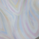 Detail van het Cole and Son Kawakubo-behang met golvende, pastelgekleurde strepen in abstract patroon.