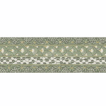 Decoratieve groene Ardmore-border van Cole and Son met symmetrische patronen van bloemen, bladeren en geometrische vormen.