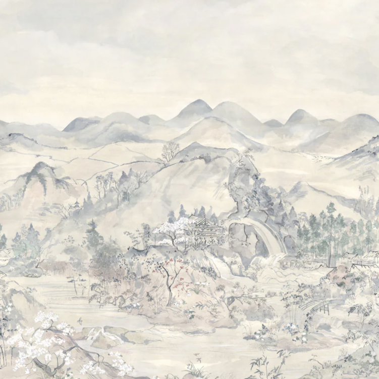 Japanse Chinoiserie-landschapsschildering met bergen, bomen, een waterval en traditionele architectuur in zachte pastelkleuren.