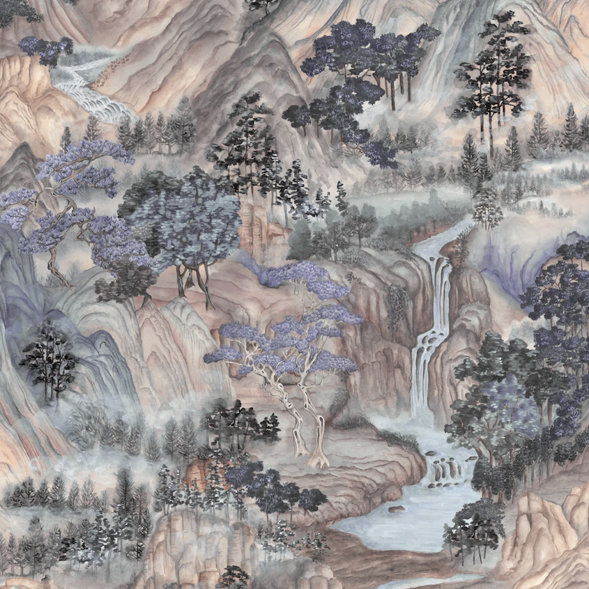 Illustratief behangontwerp van Cole and Son met een bergachtig landschap, watervallen en bomen in zachte pastel- en blauwtinten.