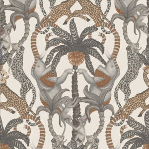 Decoratief behangpatroon uit de Cole and Son Ardmore Jabula Safari Totem collectie met olifanten, giraffen, luipaarden, apen en palmbomen in aardetinten.