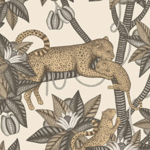 Behangpatroon van Cole and Son met luipaarden en tropische bladeren in aardetinten uit de Ardmore Jabula Satara-collectie.