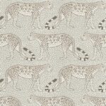Behangpatroon Cole and Son Ardmore Leopard Walk met gestileerde luipaarden en stippen in neutrale tinten.