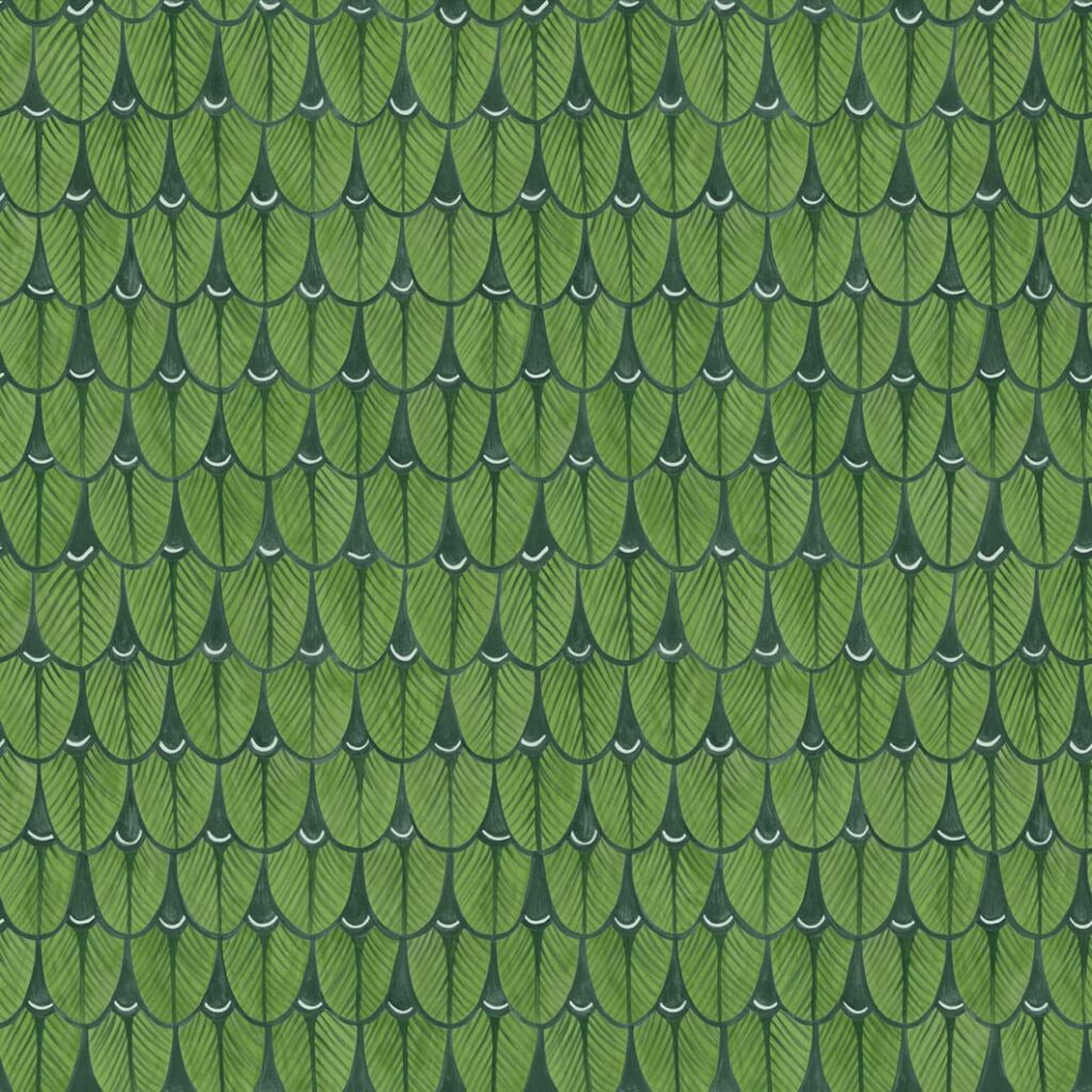 Behang met een herhaald patroon van groene, gestileerde bladeren uit de Cole and Son Ardmore Narina 109/10045 collectie.