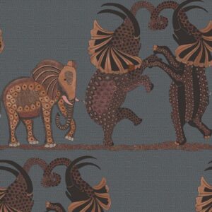 Decoratief behang van Cole and Son met gestileerde olifanten en antilopen in aardetinten op een donkerblauwe achtergrond.