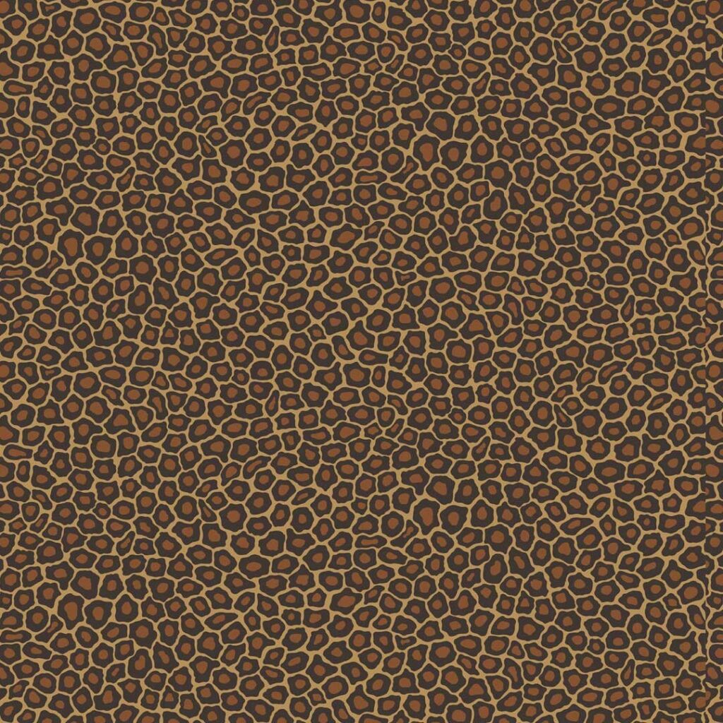Behang met een luipaardachtig patroon in bruin- en goudtinten uit de Cole and Son Ardmore Senzo Spot collectie.
