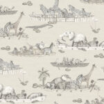 Behangpatroon van Cole and Son met safari-dieren zoals zebra's, olifanten en giraffen die samen in houten bootjes op water drijven.